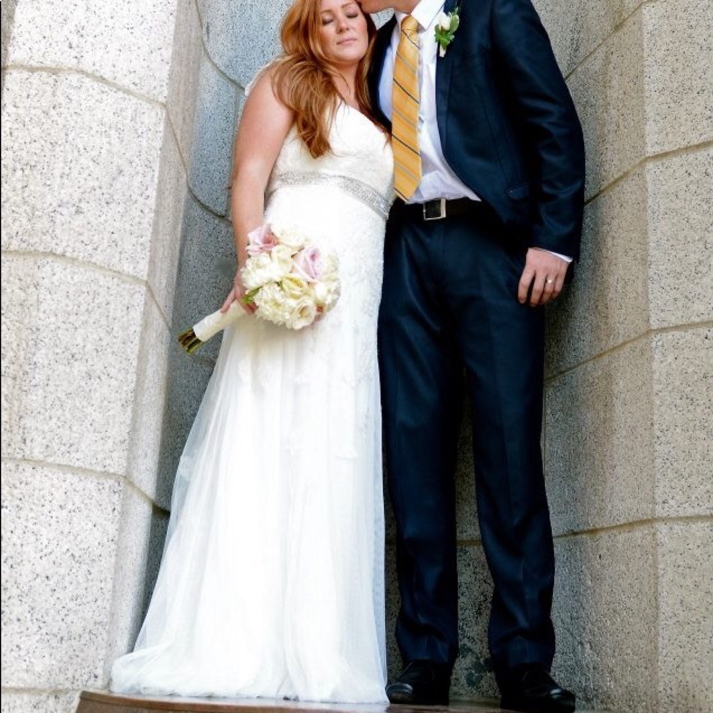 Gorgeous David’s Bridal Lace Wedding Dress size 16